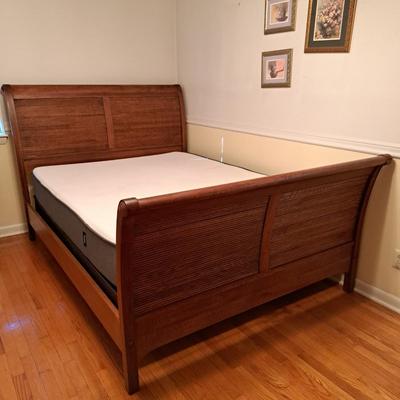 Richardson Bros. Co. Queen Size Contemporary Oak Sleigh Bed (PB-SD)