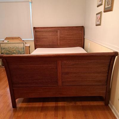 Richardson Bros. Co. Queen Size Contemporary Oak Sleigh Bed (PB-SD)