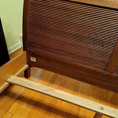 Richardson Bros. Co. Queen Size Contemporary Oak Sleigh Bed (PB-SD)