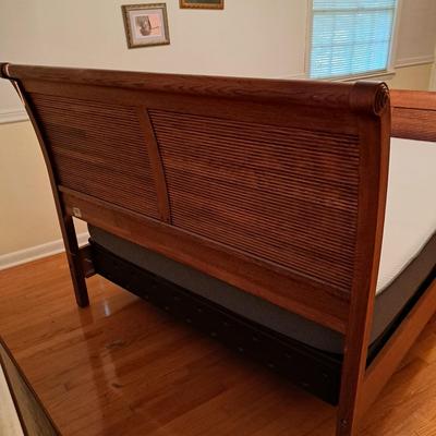 Richardson Bros. Co. Queen Size Contemporary Oak Sleigh Bed (PB-SD)