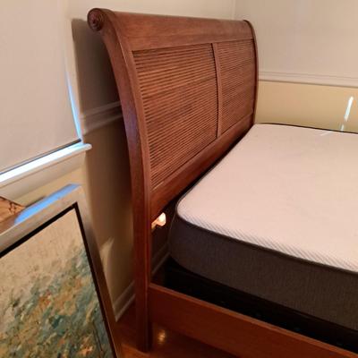 Richardson Bros. Co. Queen Size Contemporary Oak Sleigh Bed (PB-SD)