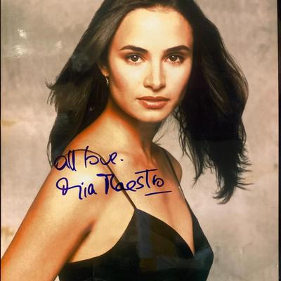 Mía Maestro signed photo