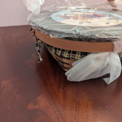 New Woven Pie/Dessert Basket With Wood Lid/Liner/Handles 12"