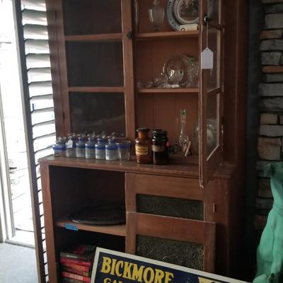 Cabinet/Hutch