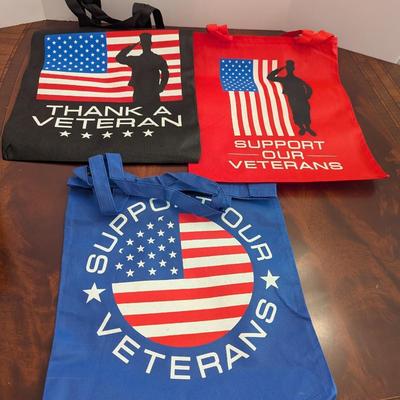 Thank & Support A Veteran Tote Bags