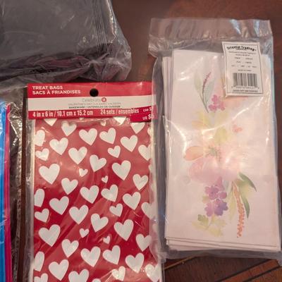 New Burlap Plastic Paper Gift/Treat Bags