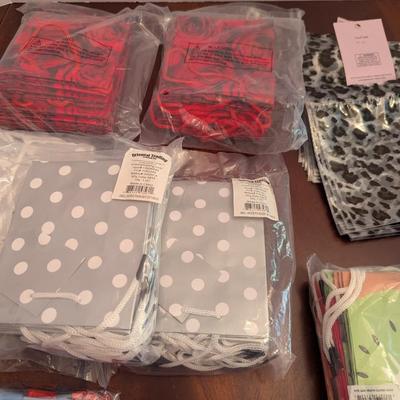 New Burlap Plastic Paper Gift/Treat Bags