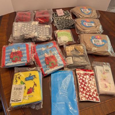 New Burlap Plastic Paper Gift/Treat Bags