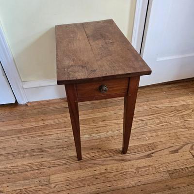 LOT 1X : Small Wooden Side Table With Drawer, Table Lamp, and Wood Framed Mirror