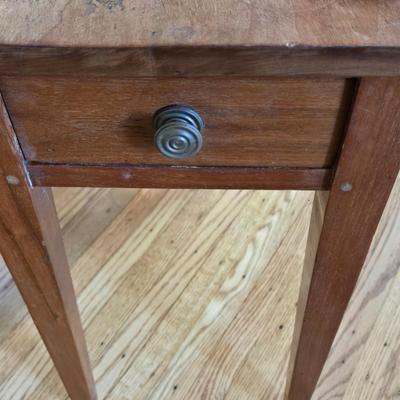 LOT 1X : Small Wooden Side Table With Drawer, Table Lamp, and Wood Framed Mirror