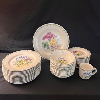 Thomson Pottery ‘Floral Garden’ Dinnerware Set (K-RG)