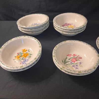 Thomson Pottery ‘Floral Garden’ Dinnerware Set (K-RG)