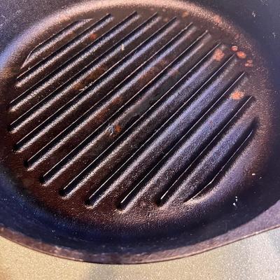 Cast Iron Pans - Lodge & More (K-RG)