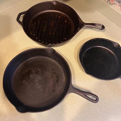 Cast Iron Pans - Lodge & More (K-RG)