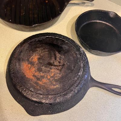 Cast Iron Pans - Lodge & More (K-RG)