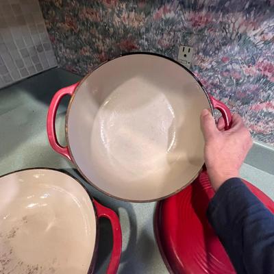 Two Lodge Cast Iron Pots (K-RG)