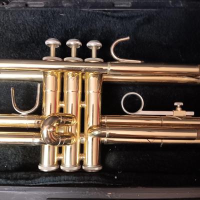 VERY NICE BACH SELMER TRUMPET IN HARD SIDED CASE