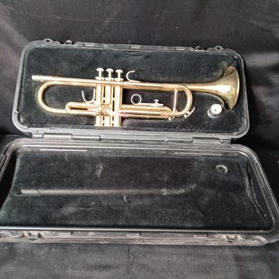 VERY NICE BACH SELMER TRUMPET IN HARD SIDED CASE
