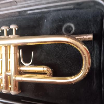 VERY NICE BACH SELMER TRUMPET IN HARD SIDED CASE