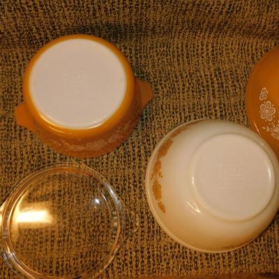 Vintage PYREX “Butterfly Gold” Mixing Bowls &amp; Covered Dish w/ Lid