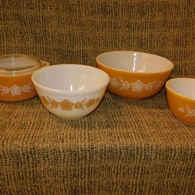 Vintage PYREX “Butterfly Gold” Mixing Bowls &amp; Covered Dish w/ Lid