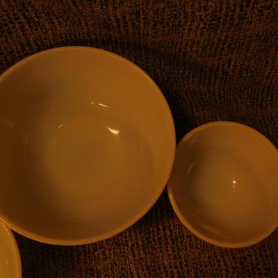 Vintage PYREX “Butterfly Gold” Mixing Bowls &amp; Covered Dish w/ Lid