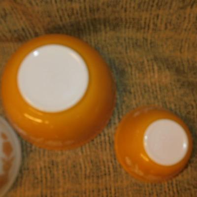 Vintage PYREX “Butterfly Gold” Mixing Bowls &amp; Covered Dish w/ Lid