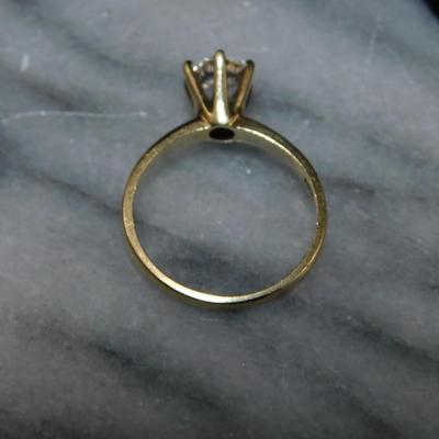 10k Gold Ring w/ Cubic Zirconia Size 7, 2.3g