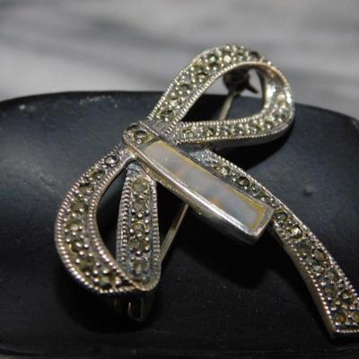 925 Sterling Brooch w/ Marcasite and Mother of Pearl, 9.1g