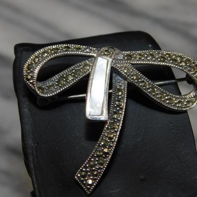 925 Sterling Brooch w/ Marcasite and Mother of Pearl, 9.1g