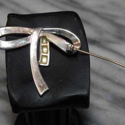 925 Sterling Brooch w/ Marcasite and Mother of Pearl, 9.1g