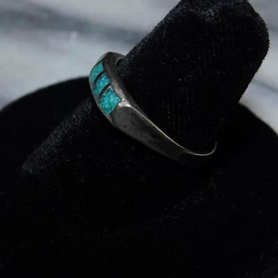 Vintage 925 Sterling Ring w/ Turquoise Chips Size 7.5, 1.9g