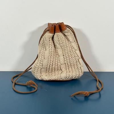 LOT 252: Purse/Hand Bag Collection - Crazy Horse, Stone Mountain & More