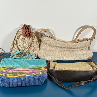 LOT 252: Purse/Hand Bag Collection - Crazy Horse, Stone Mountain & More