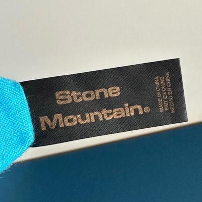 LOT 252: Purse/Hand Bag Collection - Crazy Horse, Stone Mountain & More