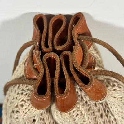 LOT 252: Purse/Hand Bag Collection - Crazy Horse, Stone Mountain & More