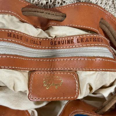 LOT 252: Purse/Hand Bag Collection - Crazy Horse, Stone Mountain & More