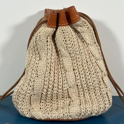 LOT 252: Purse/Hand Bag Collection - Crazy Horse, Stone Mountain & More