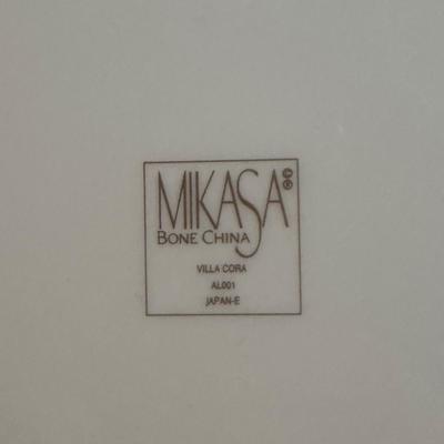 LOT 265: Beautiful Home Decor Collection