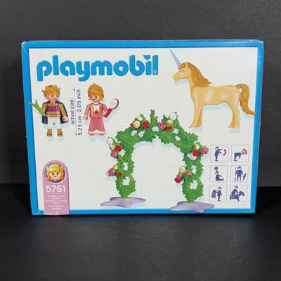 LOT 269: Playmobile Figures, Horse, Fort, Teepee