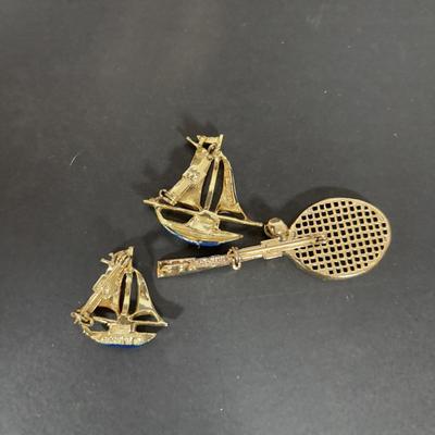 LOT 274: Jewelry Case and Brooch Collection