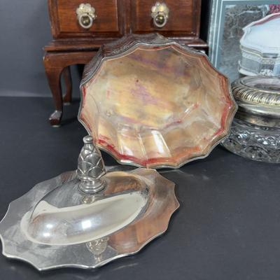 LOT 276: Waterford Crystal Vanity Bow: Powder/Trinket, Vintage Godinger Silver-Plated Trinket Box, Royal Europe Bud Vase, International...