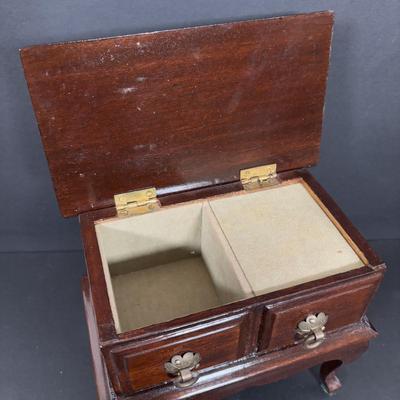 LOT 276: Waterford Crystal Vanity Bow: Powder/Trinket, Vintage Godinger Silver-Plated Trinket Box, Royal Europe Bud Vase, International...