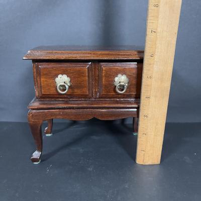 LOT 276: Waterford Crystal Vanity Bow: Powder/Trinket, Vintage Godinger Silver-Plated Trinket Box, Royal Europe Bud Vase, International...