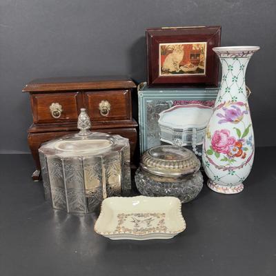 LOT 276: Waterford Crystal Vanity Bow: Powder/Trinket, Vintage Godinger Silver-Plated Trinket Box, Royal Europe Bud Vase, International...