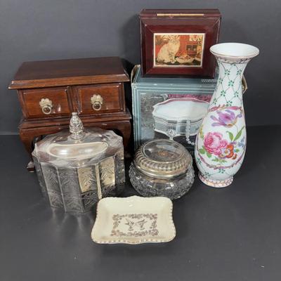LOT 276: Waterford Crystal Vanity Bow: Powder/Trinket, Vintage Godinger Silver-Plated Trinket Box, Royal Europe Bud Vase, International...