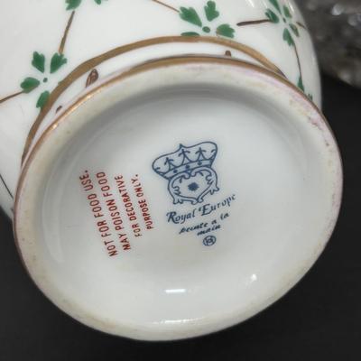 LOT 276: Waterford Crystal Vanity Bow: Powder/Trinket, Vintage Godinger Silver-Plated Trinket Box, Royal Europe Bud Vase, International...