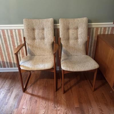LOT 278: Mid-Century Modern Danish Teak Table and 6 Chairs