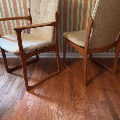 LOT 278: Mid-Century Modern Danish Teak Table and 6 Chairs