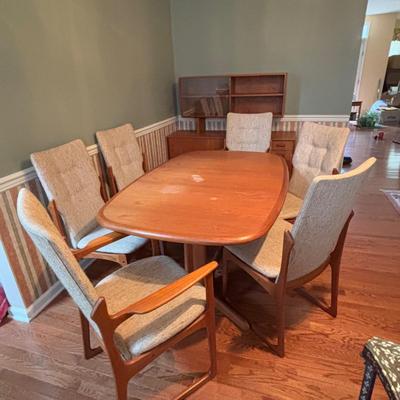 LOT 278: Mid-Century Modern Danish Teak Table and 6 Chairs